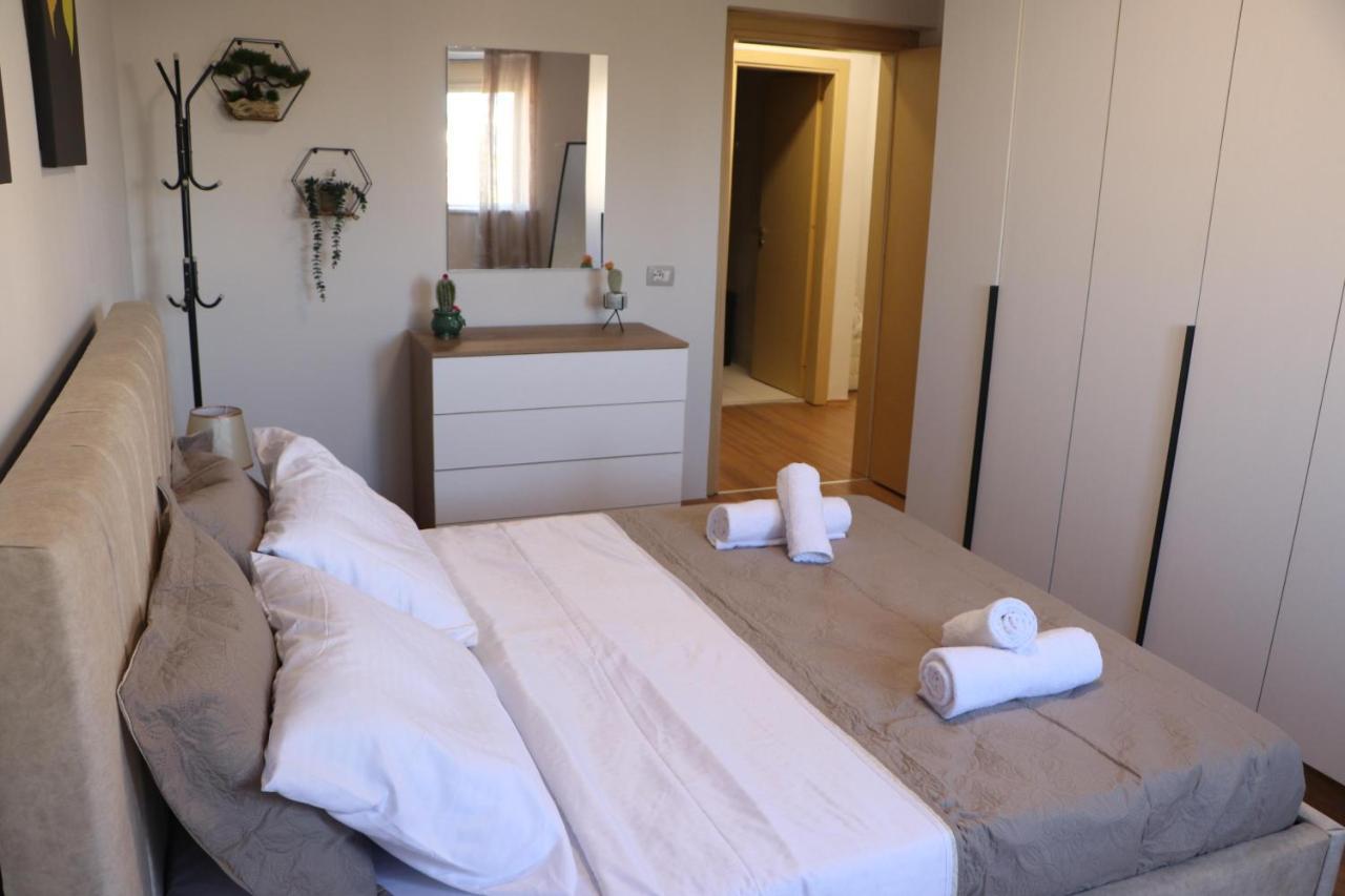 Pine Apartment Тирана Экстерьер фото