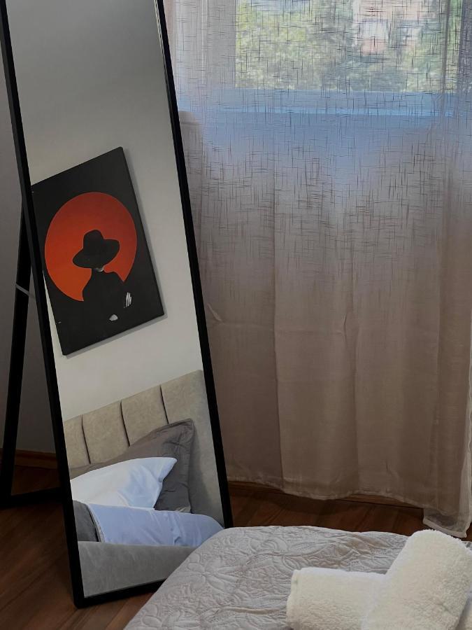 Pine Apartment Тирана Экстерьер фото